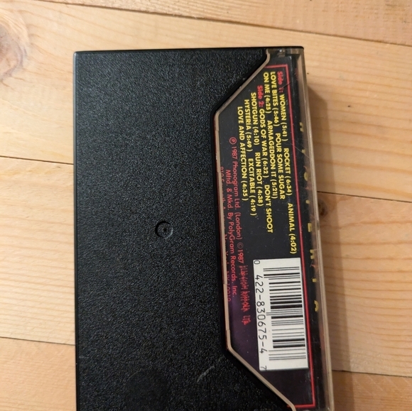 Def Leppard Hysteria Cassette Tape Pre-owned - Picture 3 of 6